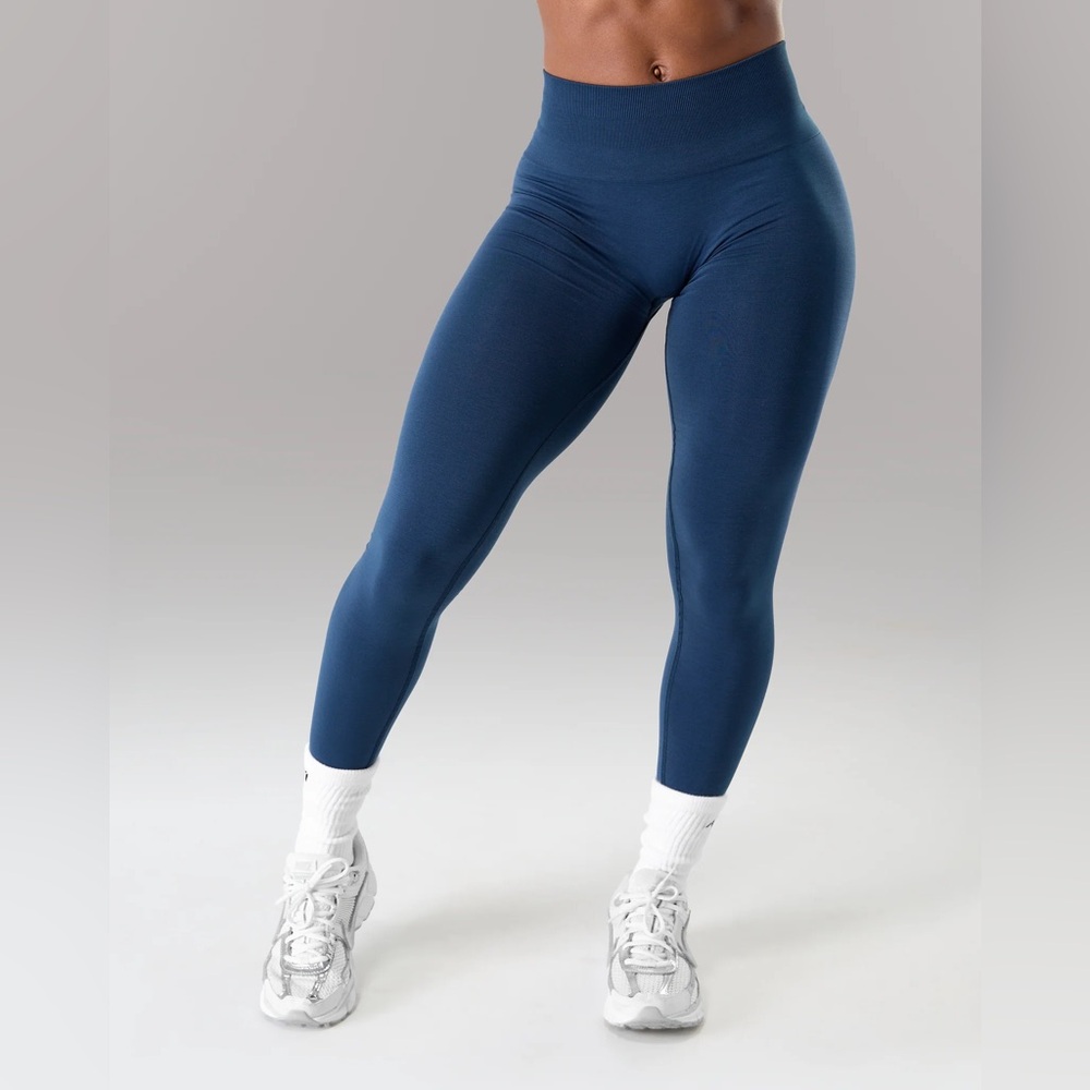 Alphalete Women's Anchor/Navy AMPLIFY LEGGING